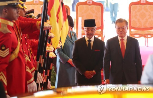 문 대통령, 말레이시아 수교 60주년 축하…협력 지평 확대 평가