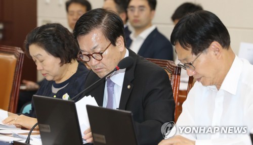 민주 윤일규, 불출마 선언…"민주당 총선 승리 위한 것"