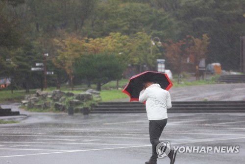 제주 오늘 오후 미세먼지 씻겨줄 비…최고 120㎜ 예보