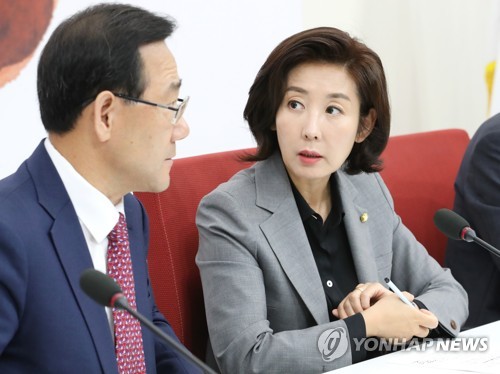 한국당 판사 출신들 공개질의…"이탄희·이수진 부끄럽지 않나"
