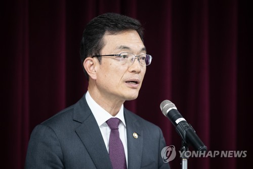 외교차관 "중국, 코로나19 지원한 한국에 조치할 땐 심사숙고해야"