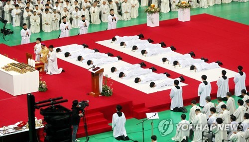 동안거 해제법회에 사제 서품식까지…줄잇는 종교행사에 '긴장'