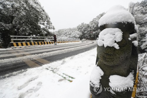 제주 산지 대설주의보…제주 남쪽 먼바다 풍랑경보