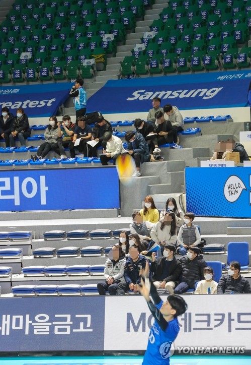 '코로나19 때문에'…프로배구 주중 관중 19% '감소'