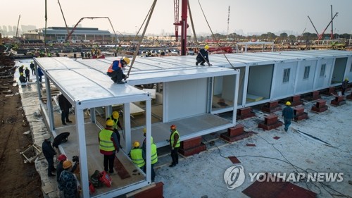 중국 '신종코로나' 우한 전문병원 건설공사 가속…전기공급 시작