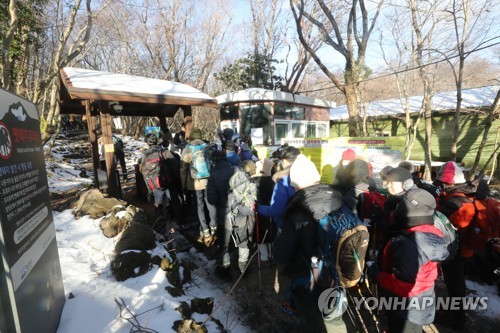 한라산 탐방예약제 첫날 200여명 '노쇼'…애꿎은 대기자만 피해