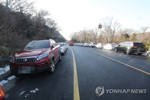 한라산 탐방예약제 첫날 200여명 '노쇼'…애꿎은 대기자만 피해