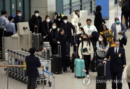 '입국제한' 시행 후 중국발 항공 5편 도착…입국 거부사례 없어