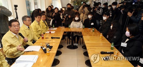 서울시립대 개강 일단 2주 연기…박원순 "상황 따라 4월도 검토"