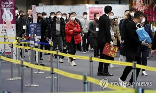 인천공항 검역에 600여명 진땀…한국 땅 밟자마자 증상 체크