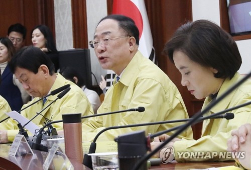 [2보] 홍남기 "신종코로나 경기 하방 압력 우려…기업 최대 지원"