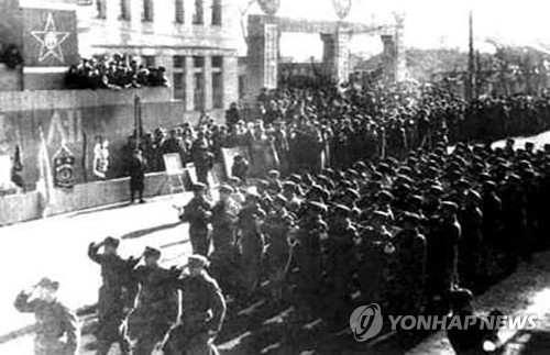 북한신문, 건군절 맞아 "軍이 조국보위·경제건설 돌파구 열어"