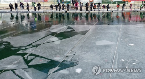 방문객 급감으로 판매 '뚝'…화천산천어축제 농특산물 구매 열기