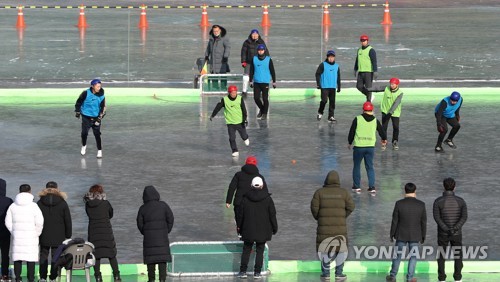 "반짝 한파야 고맙다" 화천산천어축제 얼음 낚시터 일부 재개장