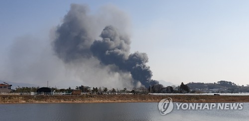 부산 강서구 신발 밑창 제조업체서 큰불…공장 3개동 전소