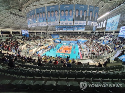'코로나19 때문에'…프로배구 주중 관중 19% '감소'