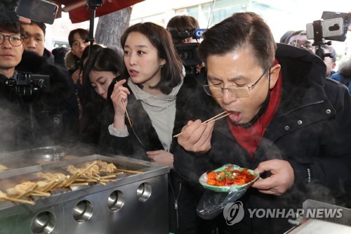 황교안, 성균관 찾아 '출마 인사'…종로 당원 간담회