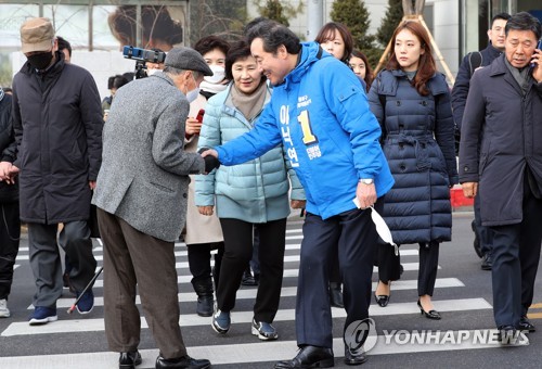 종로 표심잡기 본격화…李 "종로 미래비전" vs 黃 "정권심판"