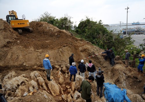 오키나와 조선인 유해발굴 인골 3점 발견하고 일단 종료