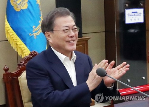 문대통령 '아카데미 수상' 봉준호 감독에 축전…"다음계획 궁금"(종합)