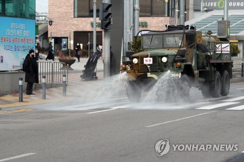 정경두 "전시에 준한 상황"…군, '코로나 차단' 가용자원 총동원