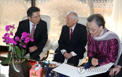 황교안, 이승만 사저 찾아 "뭉치면 살고 흩어지면 죽는다"