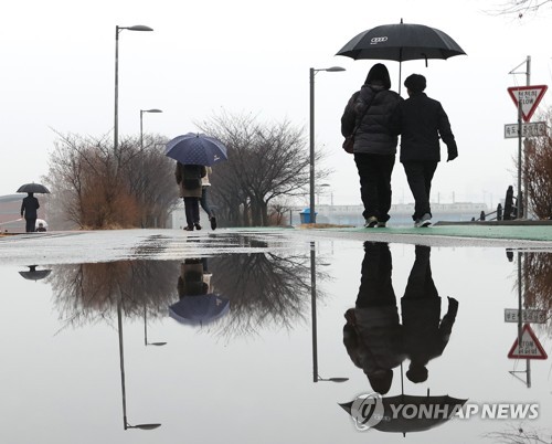 전국 흐리고 밤까지 비…미세먼지는 '좋음'∼'보통'