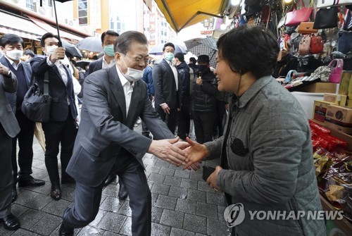 문대통령, 금주 '경제활력' 행보 박차…코로나 충격 최소화 초점