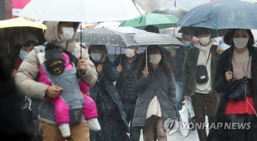 마스크가격 온라인서 평균 4000원대…"정부 물량보급 효과 주목"