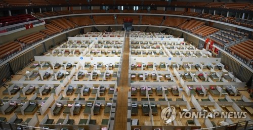 중국서 코로나19 확산세 주춤…신규 확진 2천명대(종합2보)