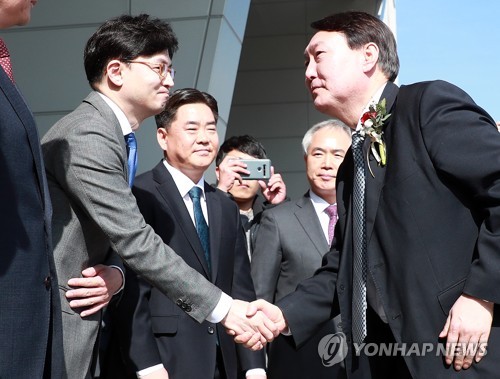 부산검찰청 방문 윤석열 '공정하고 엄정한 선거수사 당부'(종합)