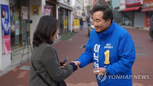 [르포] 인물론 vs 정권심판론 '팽팽'…"종로 민심, 수치에 반영 안됐다"