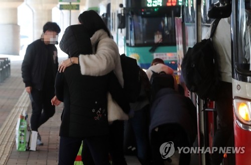 "격리 생활 동안 혼밥 외로웠어…가족과 함께 밥 먹고파"(종합)