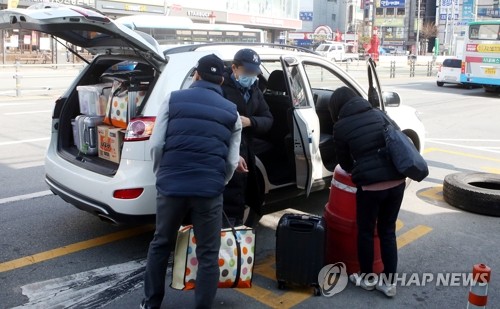 "격리 생활 동안 혼밥 외로웠어…가족과 함께 밥 먹고파"