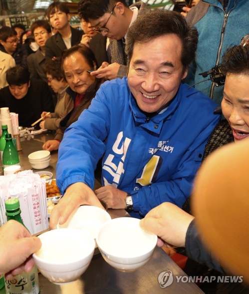 이낙연, 광장시장서 "새 활로"…황교안, 대학로서 "청년과 소통"