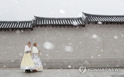 서울 대설주의보 해제…내일 낮까지 눈은 계속 내려