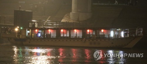日크루즈선 이어 소형 유람선 탑승자도 코로나19 대량 감염(종합)