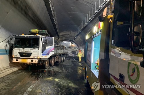 순천완주고속도로 터널사고 재구성…'탱크로리 화재후 연쇄충돌'