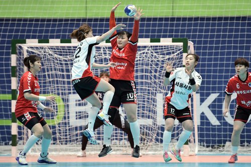'개막전 연기·시즌 단축·무관중'…스포츠계 '강타'한 코로나19