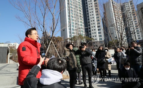 황교안 "종로 교남동 초등학교 신설, 대신중·고교 존치"