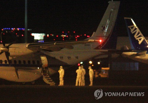 일본 크루즈선 귀국자 7명 김포공항 도착…인천공항검역소 격리