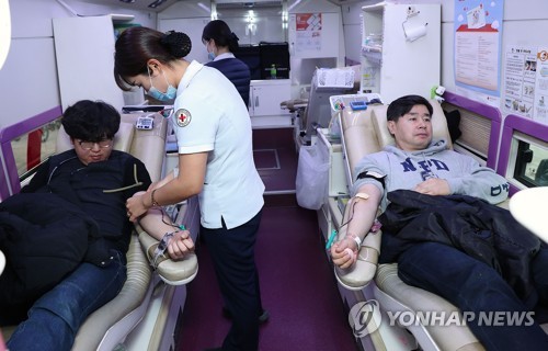 코로나19 따른 혈액 부족에 행안부 직원들 단체헌혈