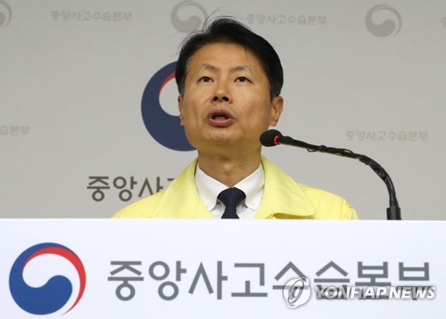 "코로나19 중증환자 9명 중 1명 인공호흡기 착용…"심각한 상태"