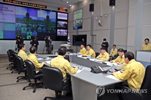 진영 장관, 지자체에 보건인력 충원 요청…"코로나19 총력대응"