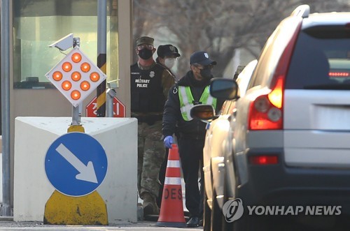 주한미군 한국인 근로자 코로나19 확진…미군 관련 세 번째 확진(종합)