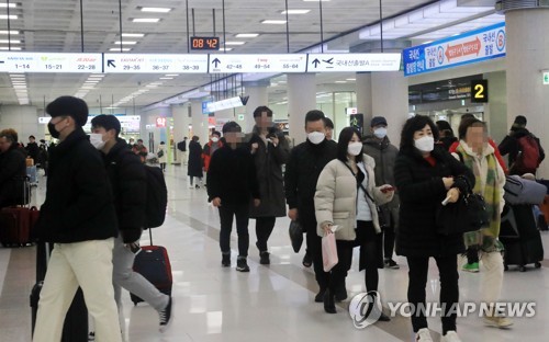 첫 확진자 소식에 지역사회 '암울'…'제주 관문 공항 어쩌나'