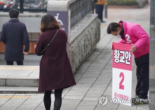 황교안 "TK 특별재난지역 검토…대규모 집회 자제해야"(종합)