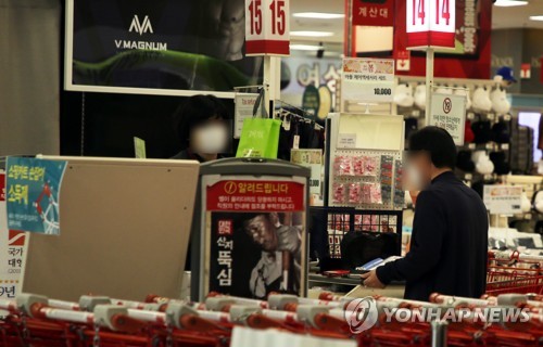 [르포] 코로나19 확진자 방문 전주 백화점·쇼핑몰 "휴업 언제 끝날지"