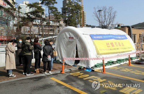 코로나19 잇단 확진 소식에 부산 번화가·관광지 썰렁