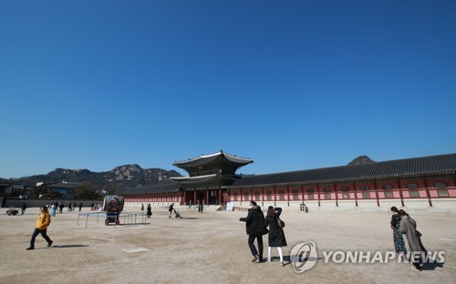 코로나19 우려 속 서울 번화가도 '텅텅'…"매출 반도 안 돼요"